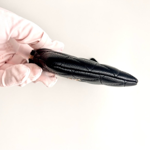 🔥 CHANEL Caviar Quilted Zip Card Holder
Wallet in Black with gold hardware - Picture 6 of 13